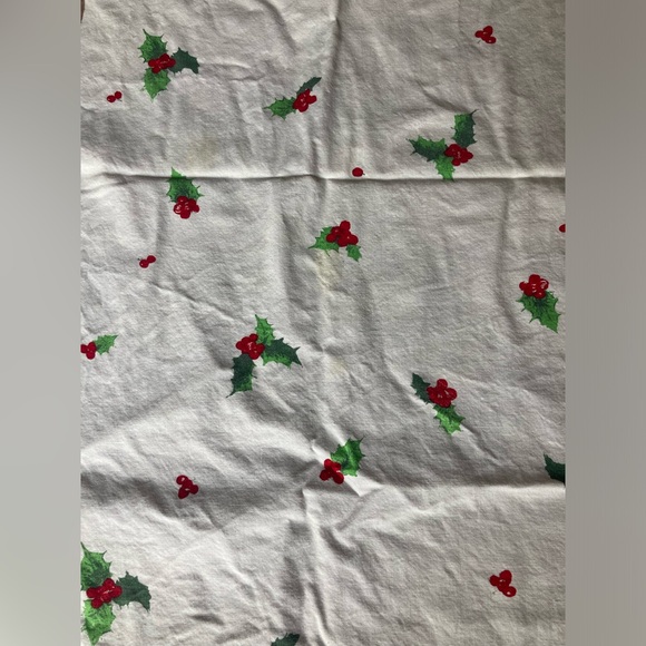 Vintage Christmas tablecloth 75“ x 49“ EUC baskets and garlands use or up cycle - Picture 3 of 8